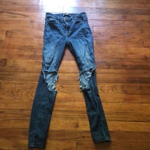 Blue skinny jeans (no rips past knees)